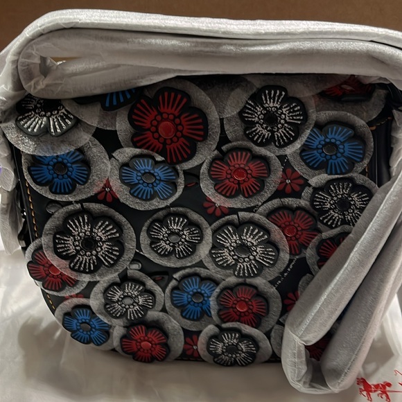 NWT Coach Tea Rose Saddle Bag 23 - Picture 4 of 6